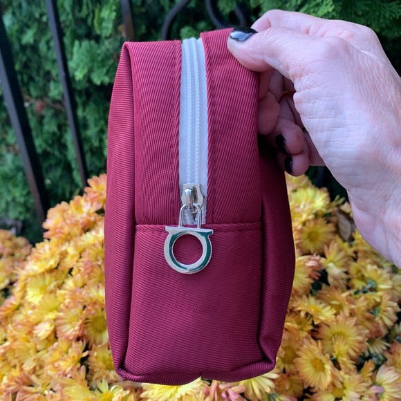 ✨Salvatore Ferragamo Toiletries Bag - Picture 3 of 10